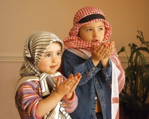 praying-muslim-children